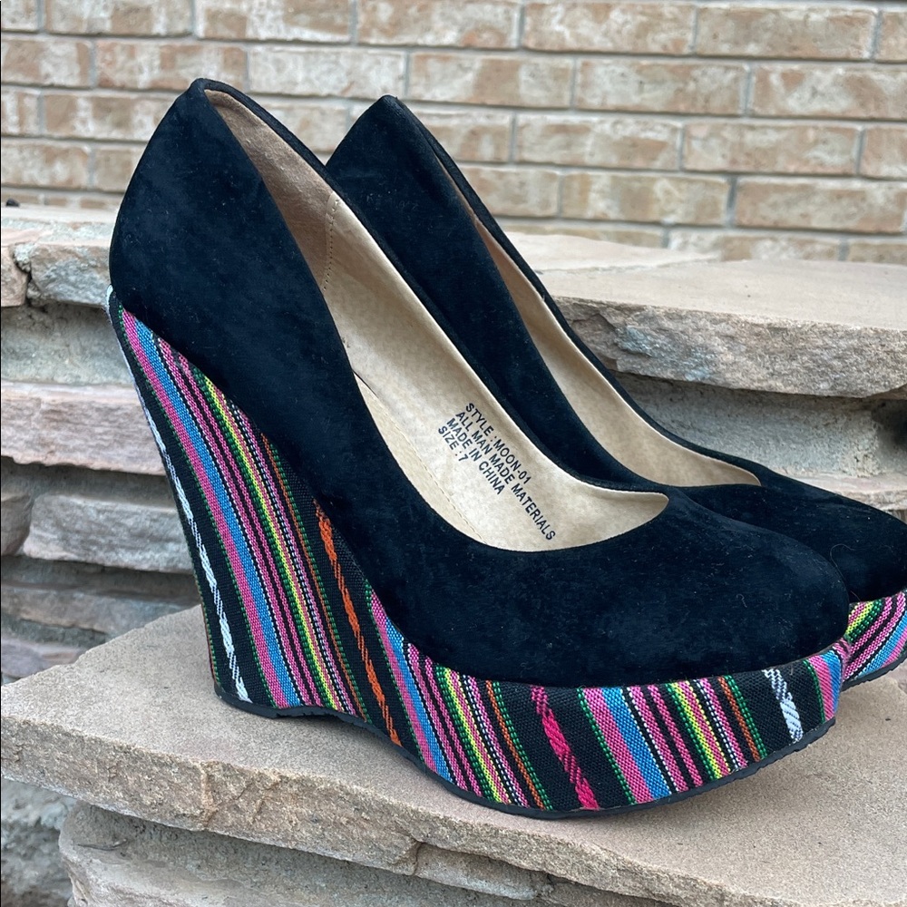 U ❤️ Me Colorful black Striped Wedge Heels